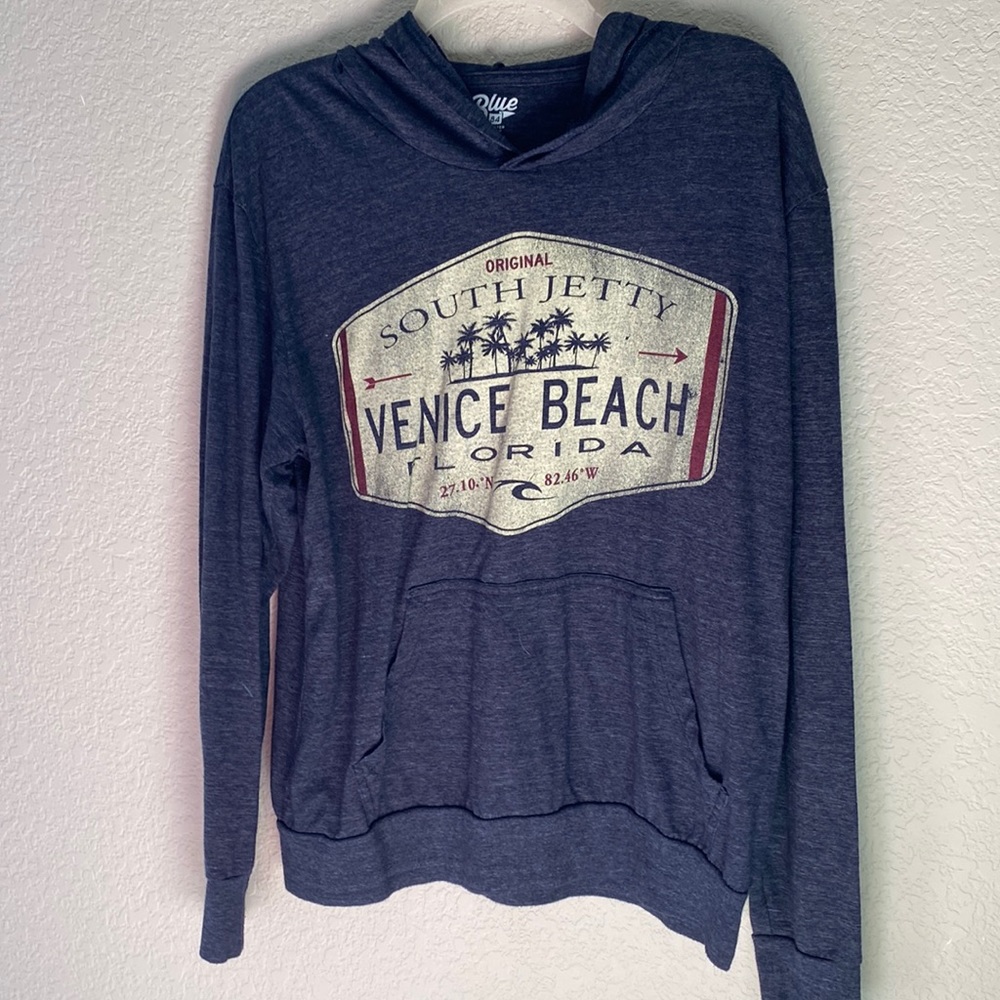 Color- dark blue and tan